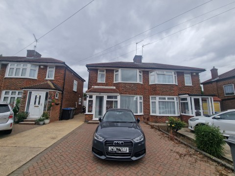 Calder Gardens, Edgware